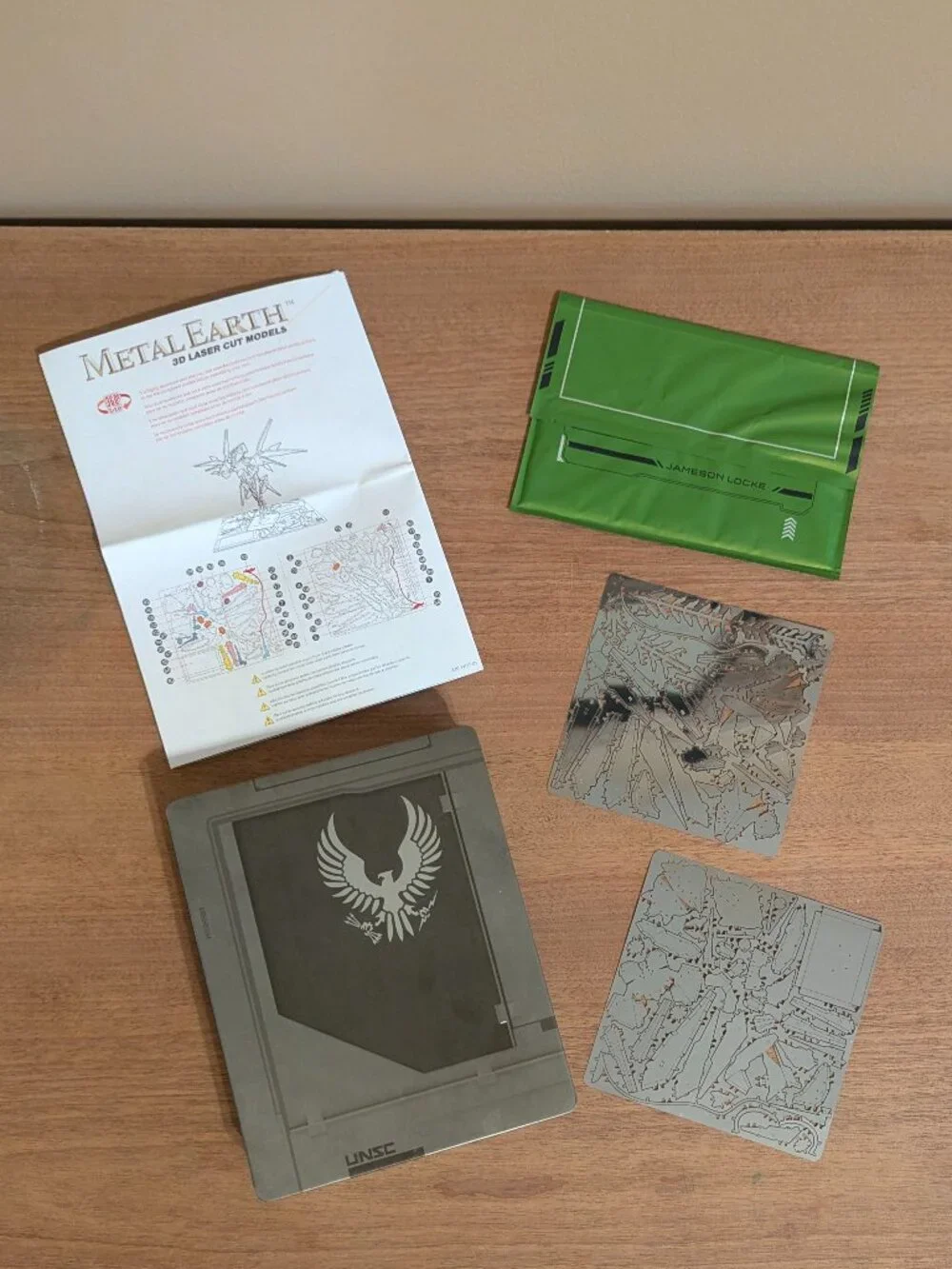 NIB Halo 5 Guardians Legendary Edition Xbox One Steelbook Metal Earth Kit